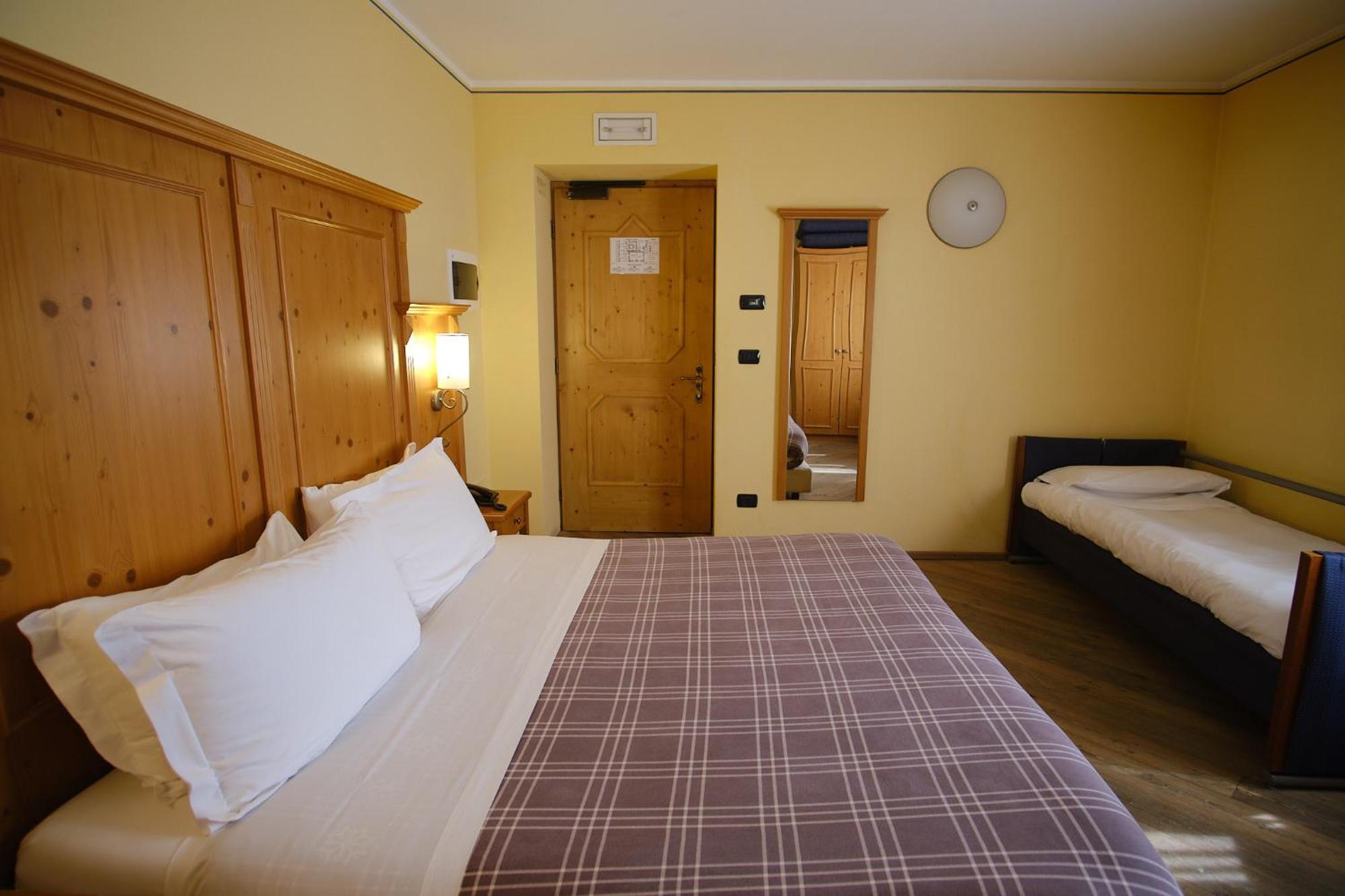 Hotel Bes & Spa Claviere Exterior photo