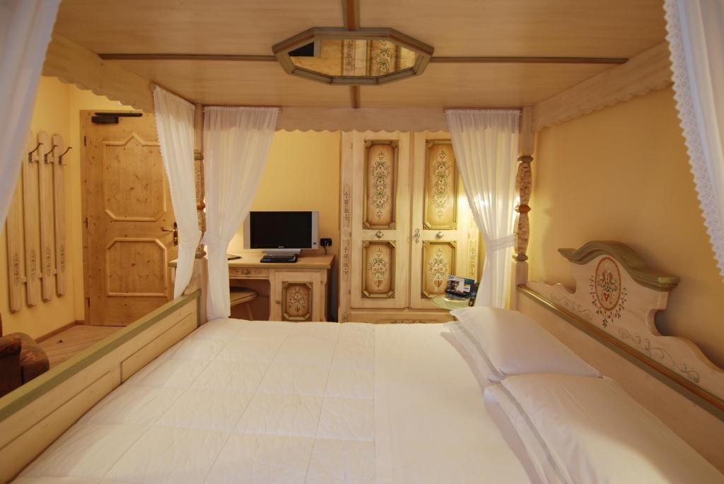 Hotel Bes & Spa Claviere Exterior photo