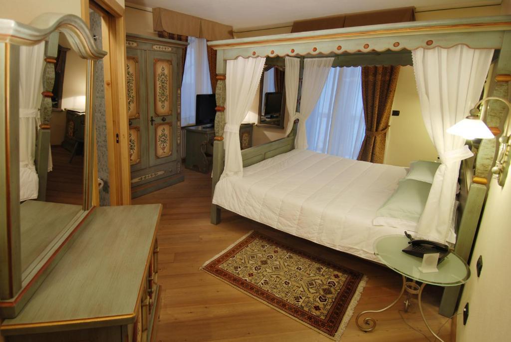 Hotel Bes & Spa Claviere Exterior photo